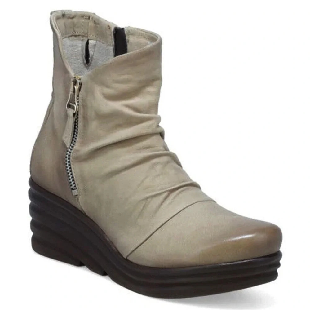 NWOT Miz Mooz Zuzu Wedge Bootie In Pebble Sz: EU 42 (10.5-11)